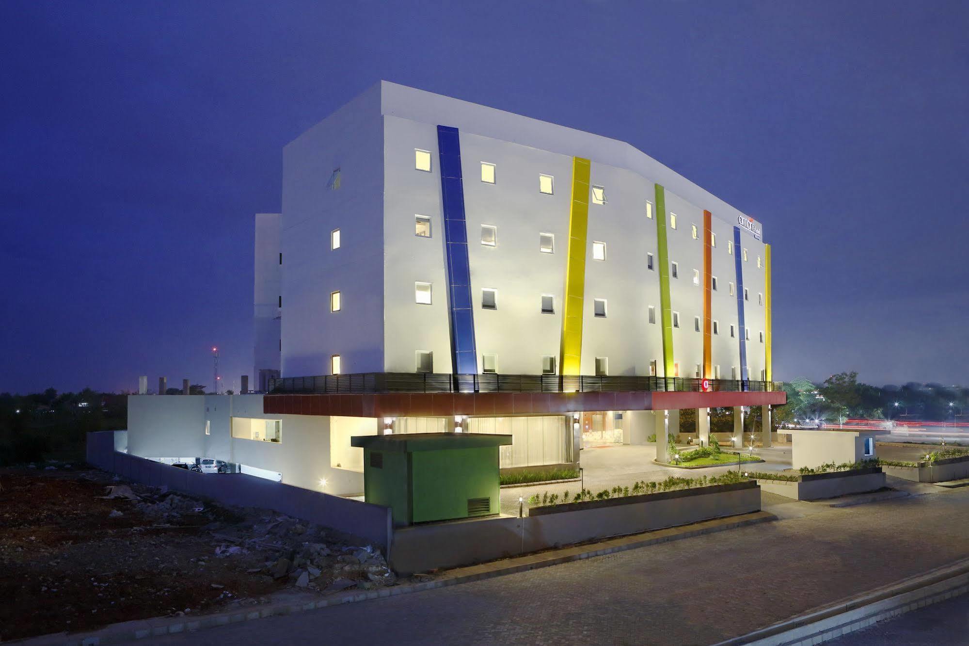 Amaris Hotel Караванг Екстериор снимка